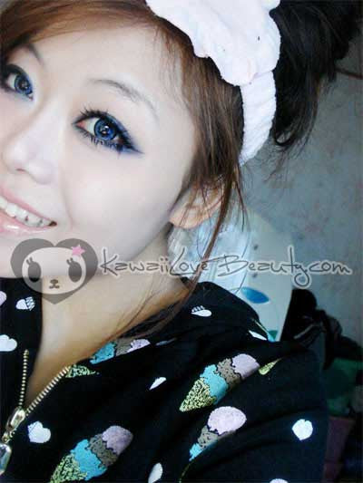 Model photo, Geo Angel Blue CM-832 contacts.