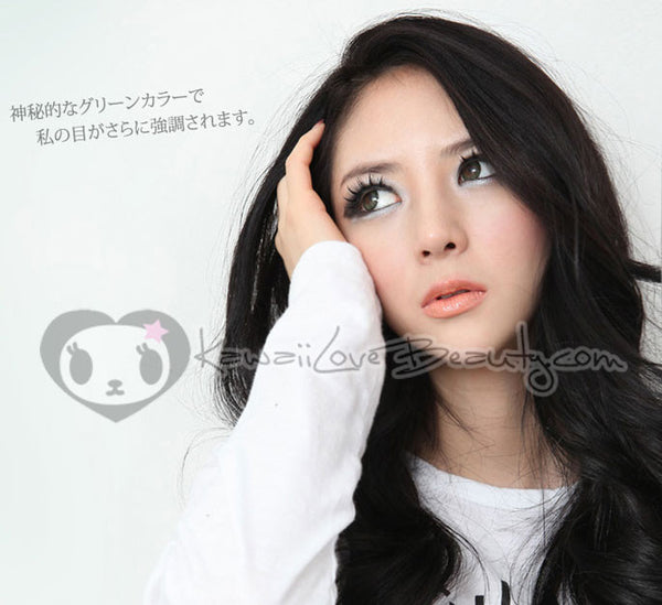 Geo Bella Green BS203 circle lenses on model.