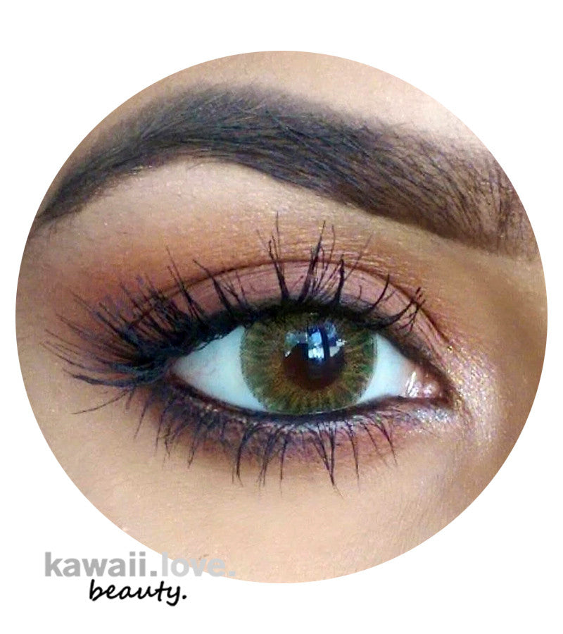 FreshTone 3 Tone Blends circle lenses in Green are the perfect natural looking colored contacts that can be played up with unique and dramatic eye make up looks-- a total favorite of makeup artists, IT girls, influencers and K-Pop stars. These beautiful tri-color green circle lenses come with a free contact lens case and ship fast from the USA.