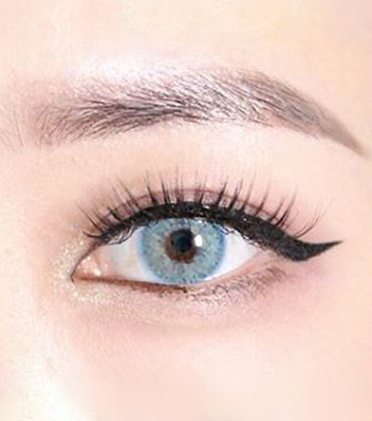 Urban Layer Cloud Blue circle lenses look bright in any lighting situation, even on dark brown eyes