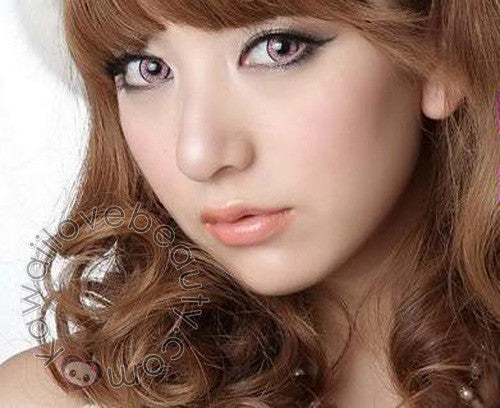 EOS Dolly Eye Blytheye Pink circle lenses on model.