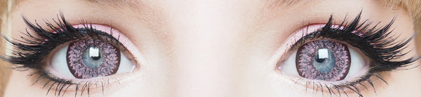 Dolly Eye Super Nudy Pink circle lenses over blue eyes.