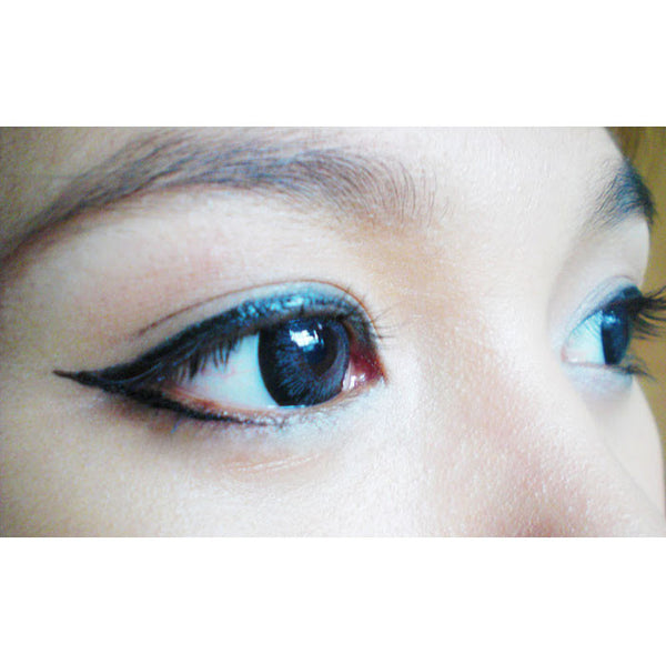 Bigger eyes with Geo WMI-242 Blue circle lenses / colored contacts.