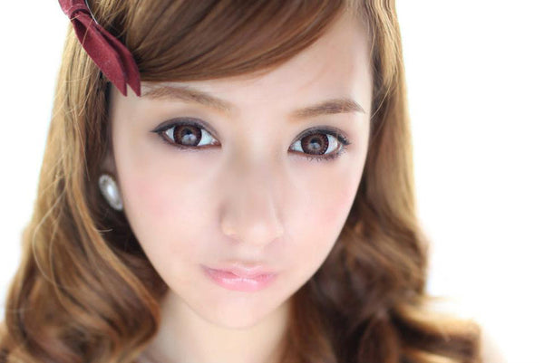 Bambi Brown circle lenses by EOS Korea on model