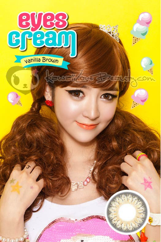 Geo Eyes Cream Vanilla Brown lenses on model.