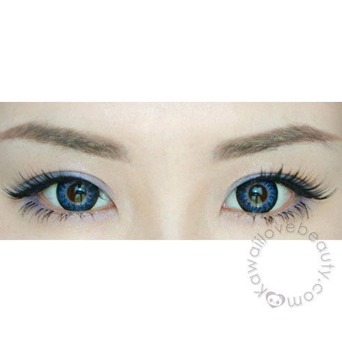 Geolica Holicat Funky Cat Blue circle lenses on dark eyes.