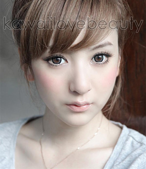 Grey circle lenses (Geo WIA25) on model