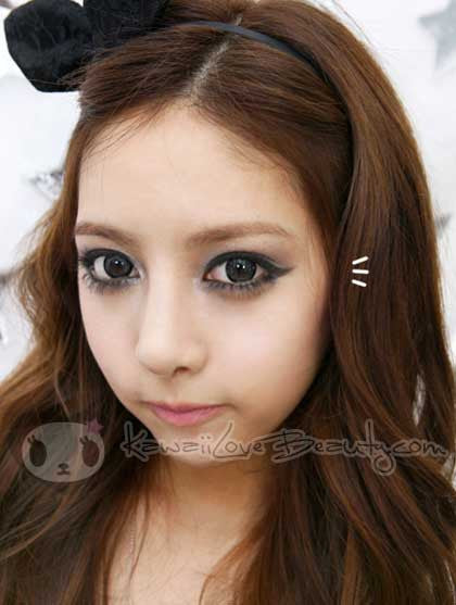 Model photo, HC105 Twilight (Hurricane) Grey colored contacts for dolly, bigger eyes.