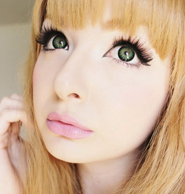 Big dolly eye green circle lenses in Bambi Green