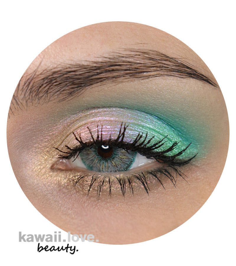 Elevate your gaze to a mesmerizing level with our gorgeous Emerald Rain green circle lenses, featuring a hand-painted style design that showcases four stunning tones. These lenses aren't just for enhancing your eyes; they're a work of art. Crafted with silicone hydrogel, they prioritize your comfort, ensuring that your eyes stay fresh and vibrant throughout the day. Whether you're aiming for a captivating transformation, a fashion statement, or simply want to add a dash of elegance to your look, these circl
