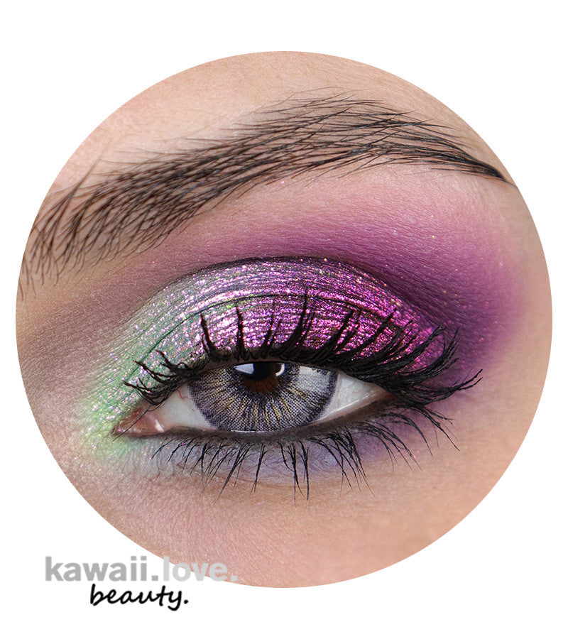 Elevate your gaze to a mesmerizing level with our gorgeous Gray Rain grey circle lenses, featuring a hand-painted style design that showcases four stunning tones. These lenses aren't just for enhancing your eyes; they're a work of art. Crafted with silicone hydrogel, they prioritize your comfort, ensuring that your eyes stay fresh and vibrant throughout the day. Whether you're aiming for a captivating transformation, a fashion statement, or simply want to add a dash of elegance to your look, these circle le