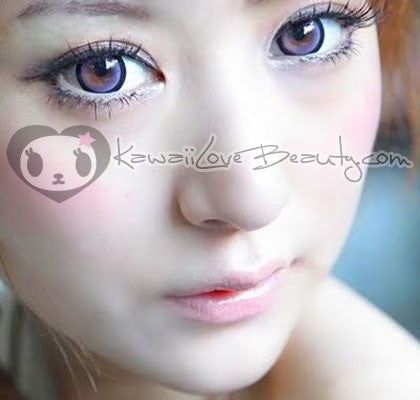 WIA21 violet circle lens on model with brown eyes in natural lighting.